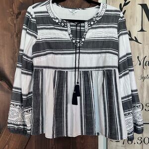 Crown & Ivy Black and White Patterned Blouse